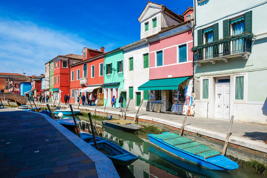 VENICE, ITALY Burano island, multi-colored 