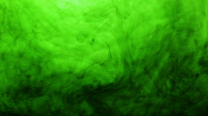 Green mixed into the water, forming a beautiful appearance.