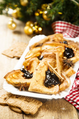 Pancakes with marmalade and cookies crumbs