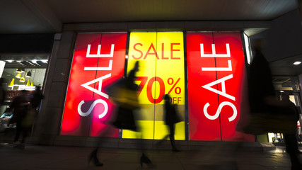 Sale signs in shop window, big reductions - 101891901