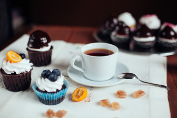 Chocolate and vanila cupcakes with kumquat fruits and blueberry