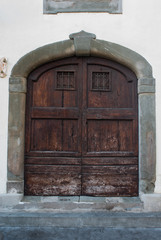 Portone di legno, ingresso palazzo