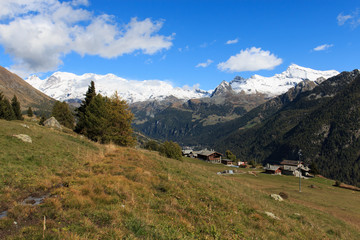 Fototapeta na wymiar Gruppo del Monte Rosa dalla valle d'Ayas (Valle d'Aosta)