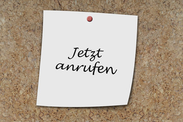 Jetzt anrufen written on a memo