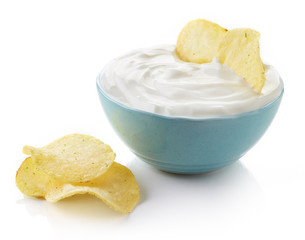 Potato chips and bowl of dip - obrazy, fototapety, plakaty
