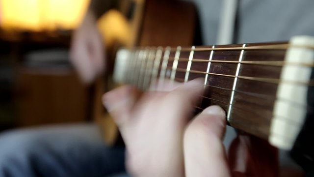 Игра на гитаре двумя руками