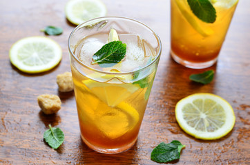 Lemon iced tea with mint,