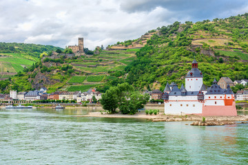 Fototapeta na wymiar Pfalzgrafenstein Castle in the Rhine Gorge near Kaub, with Gutenfels Castle in the background