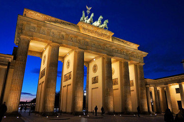 Brandenburger Tor bei abendlicher Beleuchtung © philipk76