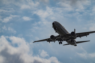着陸前の飛行機