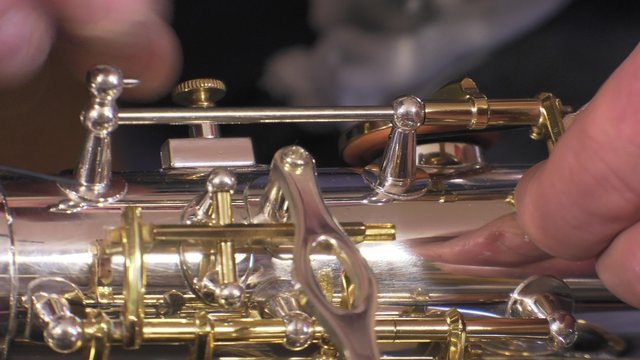 placing key rod of alto saxophone