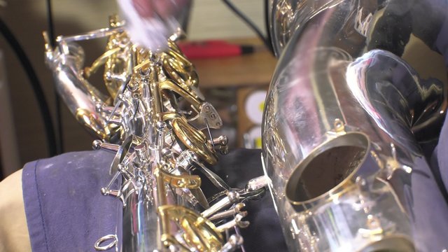 Cleaning around the key of alto saxophone