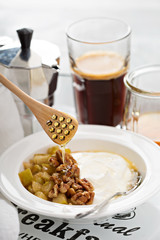 Whipped yogurt with apples and nuts