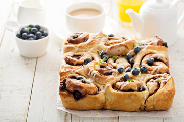 Summer cinnamon buns with blueberry