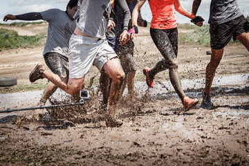 Finish! Team competition with an obstacle