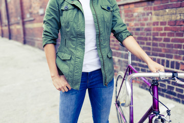 Fototapeta na wymiar Hipster woman with vintage road bike in city