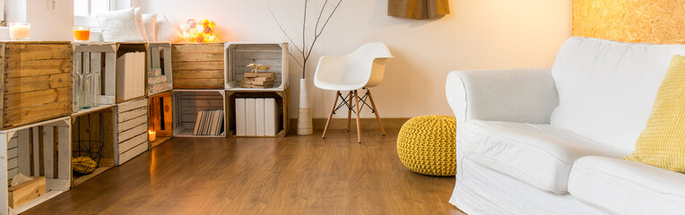 Home decorations make this interior cosy and warm