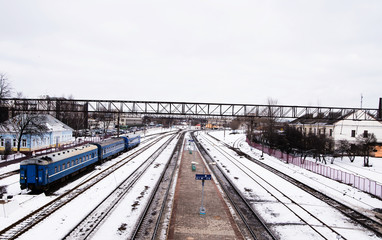 Fototapeta na wymiar the image of a winter view of the railroad tracks