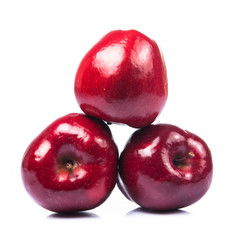 Fototapeta na wymiar red apples isolated on a white background