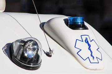 Luce lampeggiante dei un ambulanza © nikhg