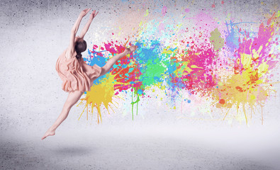 Obraz premium Modern street dancer jumping with colorful paint splashes