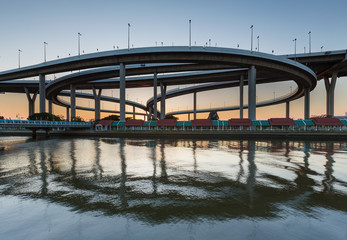Obraz premium Ring highway interchanged river front and reflection