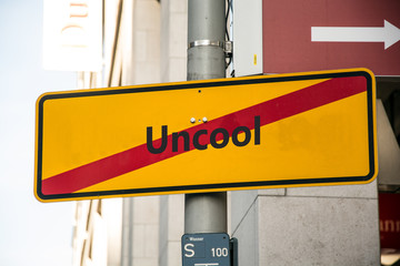 Schild 62 - Uncool