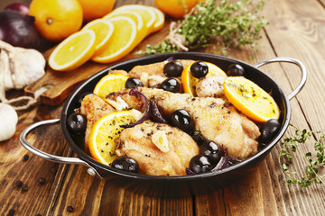 Chicken with oranges and olives