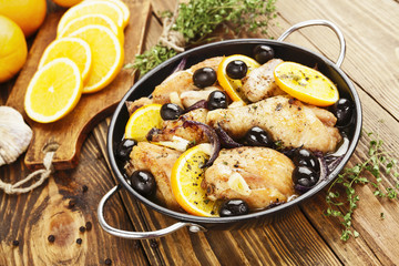 Chicken with oranges and olives