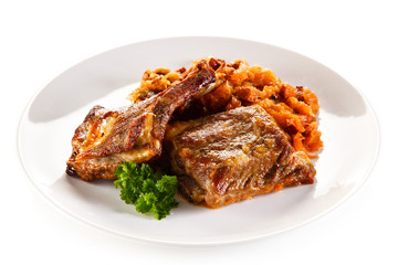 Barbecued ribs with vegetables