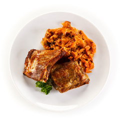 Barbecued ribs with vegetables