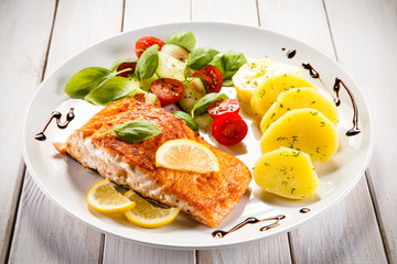 Fried salmon and vegetables