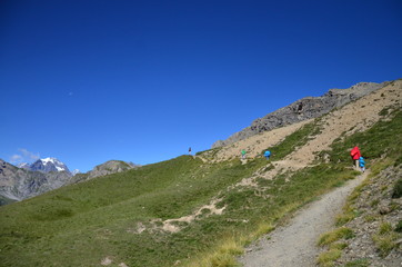 Fototapeta na wymiar hiking in the mountains in the Alps