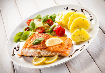 Fried salmon and vegetables