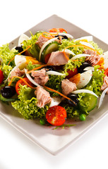 Tuna, boiled eggs and vegetables
