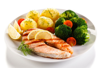 Grilled salmon and vegetables 