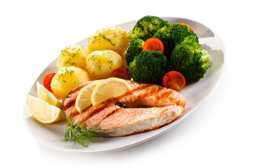 Grilled salmon and vegetables 