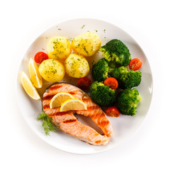 Grilled salmon and vegetables 