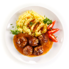 Roasted meatballs, mashed potatoes and vegetables