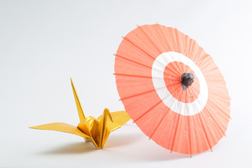 和傘と折り鶴