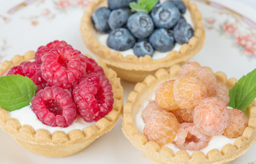 Fruit tartlets with berries and cream