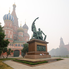 Fototapeta na wymiar MOSCOW, RUSSIA - AUGUST 08, 2010: View of St. Basil Cathedral during the smog in Moscow