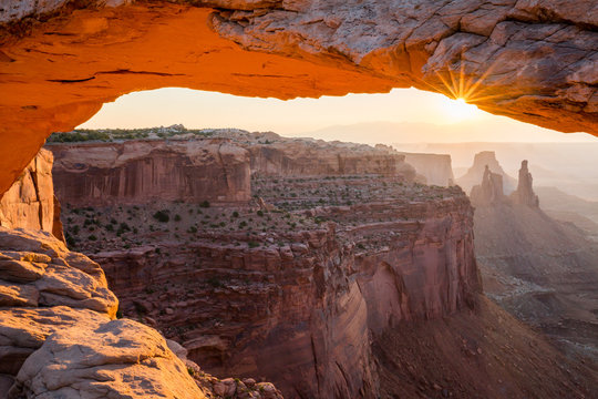 Mesa Arch at sunrise, Canyonlands National Park, Utah - Powered by Adobe