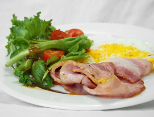 breakfast bacon egg and salad