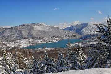 lago di castel san vincenzo parco nazionale abruzzo lazio molise