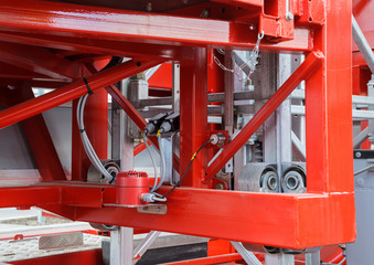 elements of the lifting platform 