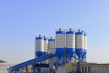 The cement concrete mixing equipment