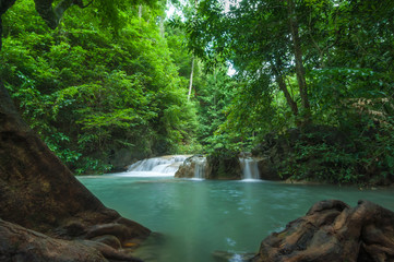 Obraz premium Emaral water at Erawan waterfall