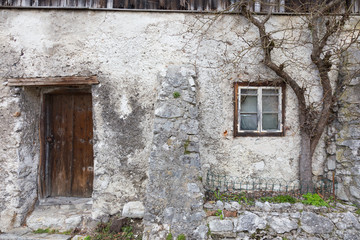 Fototapeta na wymiar Old stone wall of Hallstatt