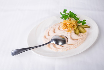 Mashed beans with roasted onion.